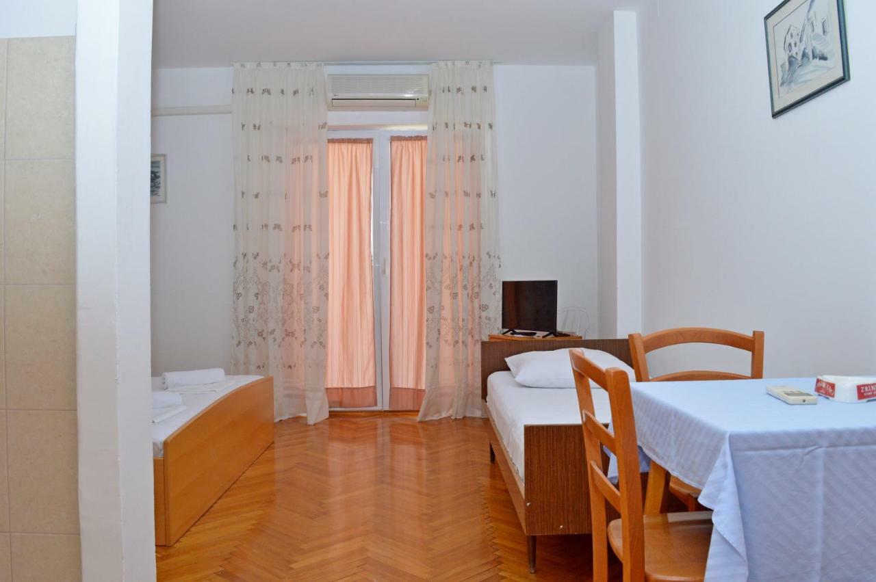 Apartmani Macak II 诺瓦利娅 外观 照片